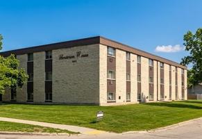 featured image of 1643 Henderson Hwy