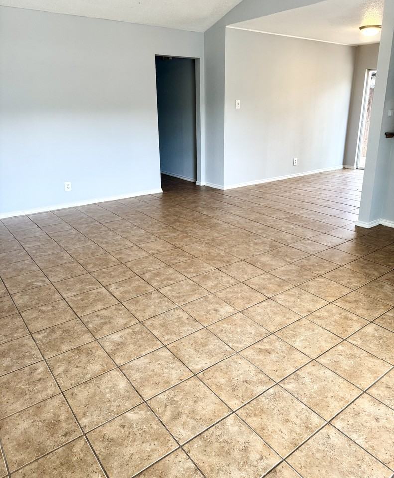 105 Cockerham St #B - Photo 4 of 17