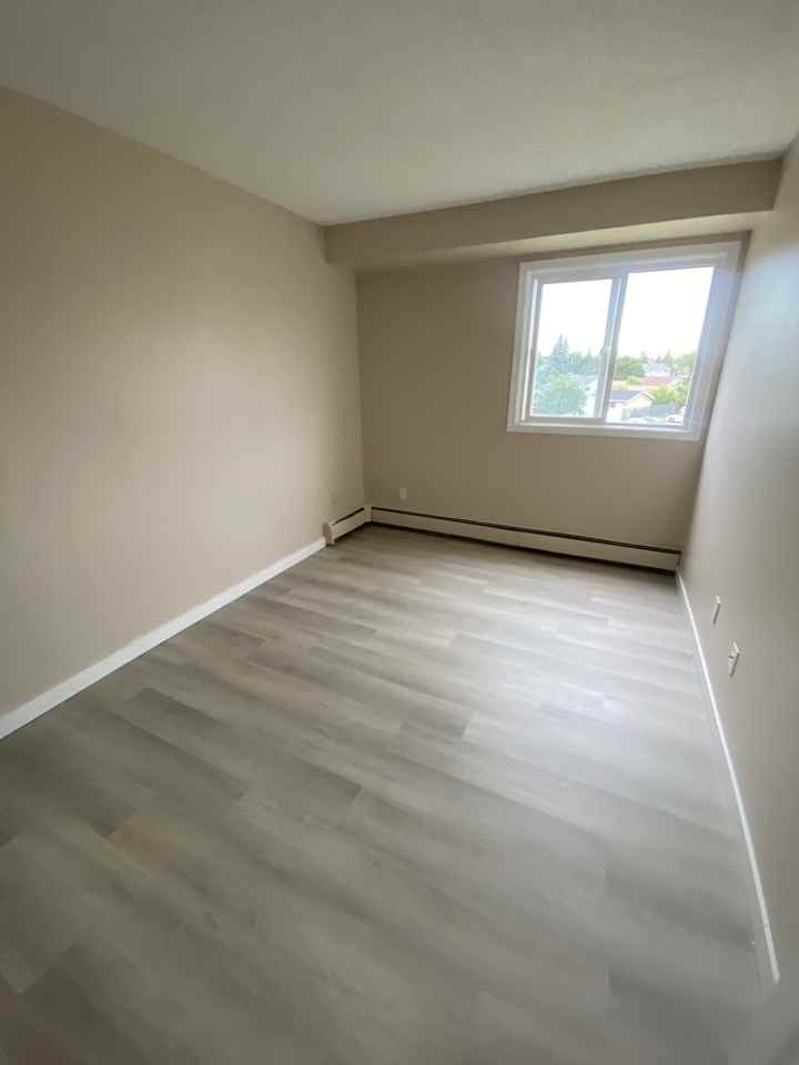 Riviera Garden 1, 2 & 3 bedrooms! Updated Units with Insuite Laundry! - Photo 4 of 24