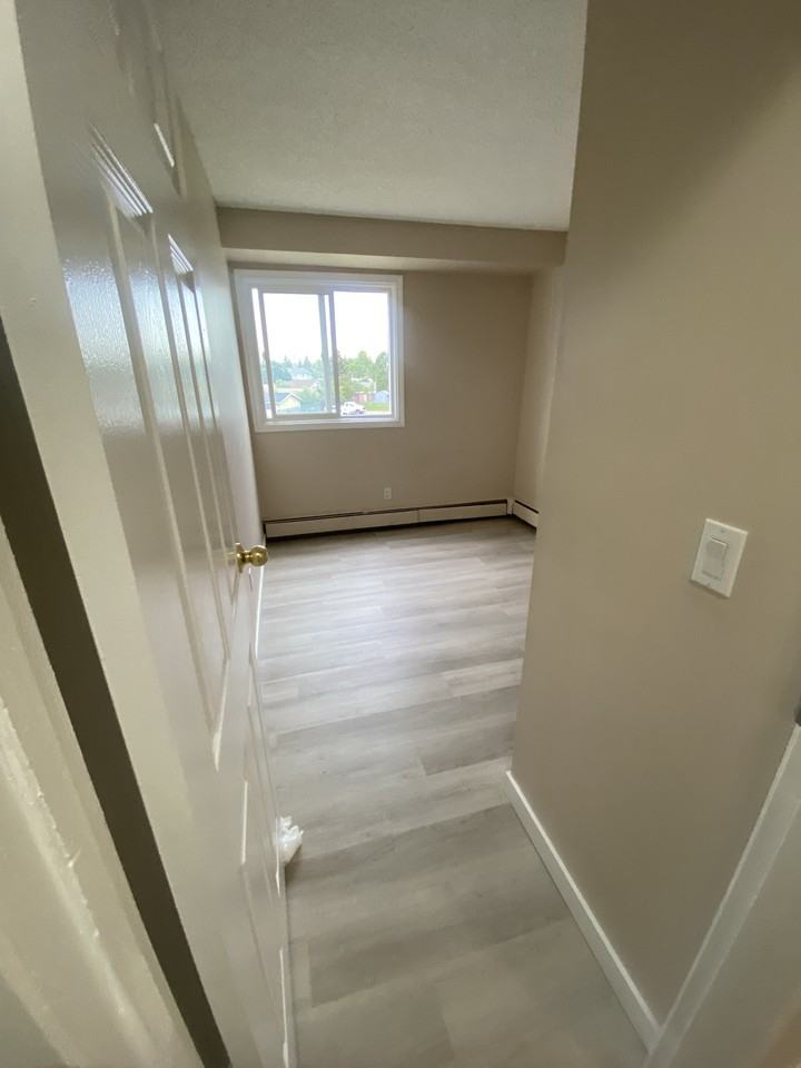 Riviera Garden 1, 2 & 3 bedrooms! Updated Units with Insuite Laundry! - Photo 5 of 24