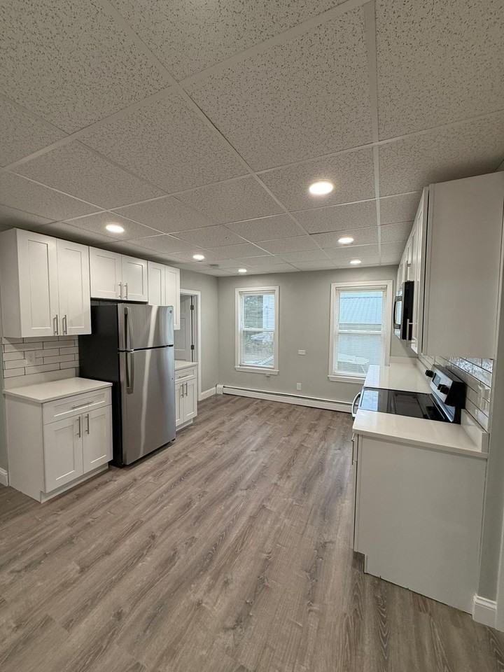 47 Windham St #1 - Photo 3 of 12