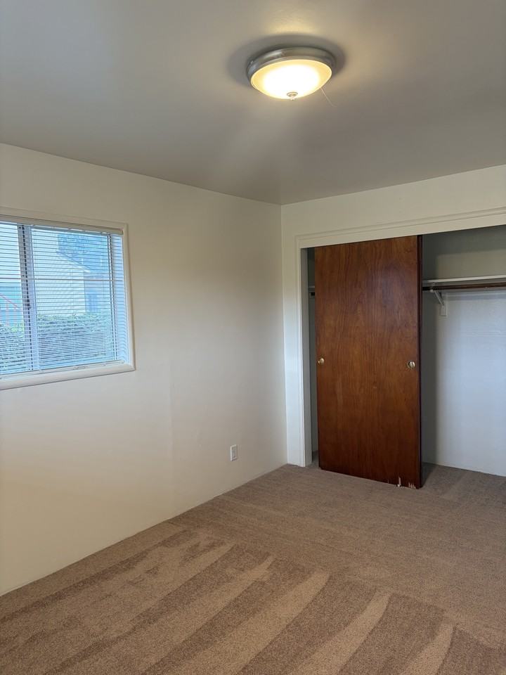 1186 2nd St #C - Photo 3 of 12