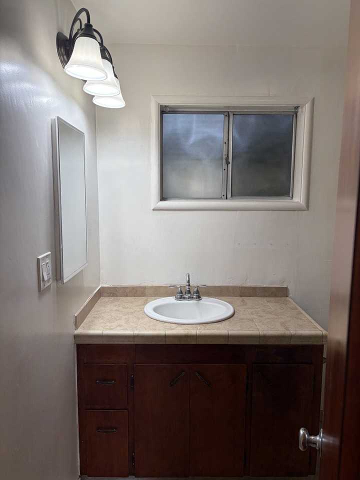 1186 2nd St #C - Photo 7 of 12