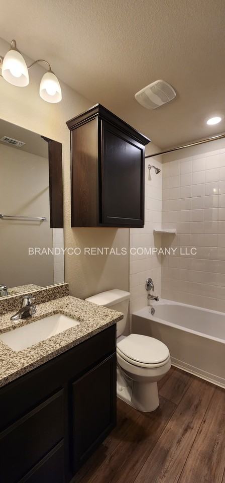 1879 Truscott Pkwy #1 - Photo 4 of 18