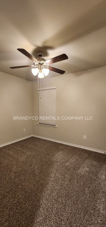 1879 Truscott Pkwy #1 - Photo 5 of 18