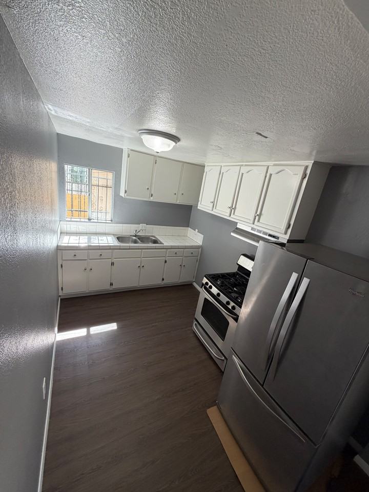 10612 S Budlong Ave #2 - Photo 3 of 21