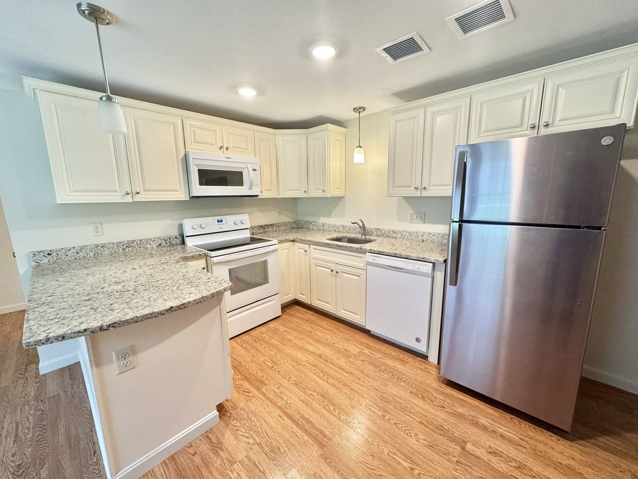 31 Caroline St #15 - Photo 3 of 19