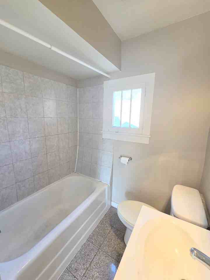 1331 Spy Run Ave #4 - Photo 3 of 4