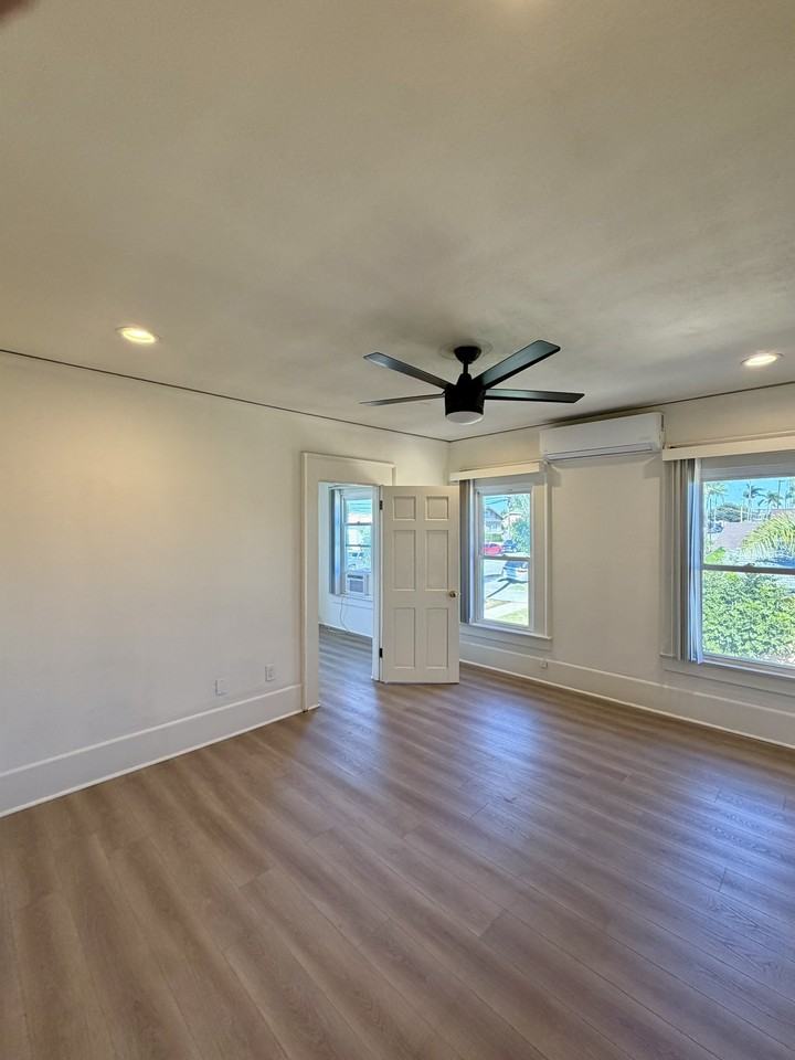 424 E 1st St #1 - Photo 2 of 19