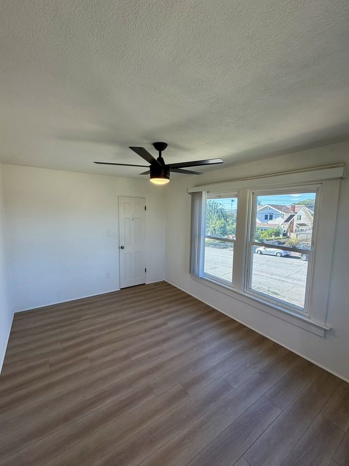 424 E 1st St #1 - Photo 7 of 19