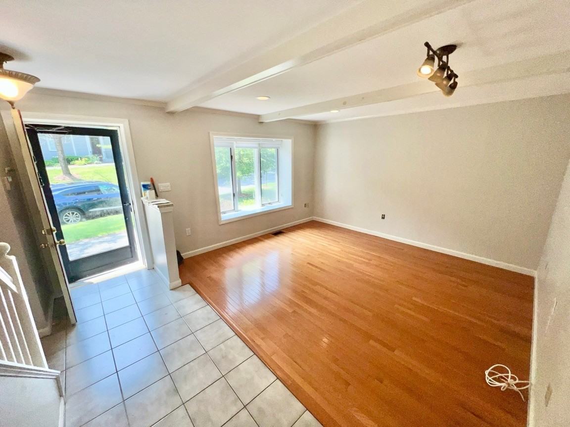 302 Foxwood Cir #302 - Photo 7 of 30