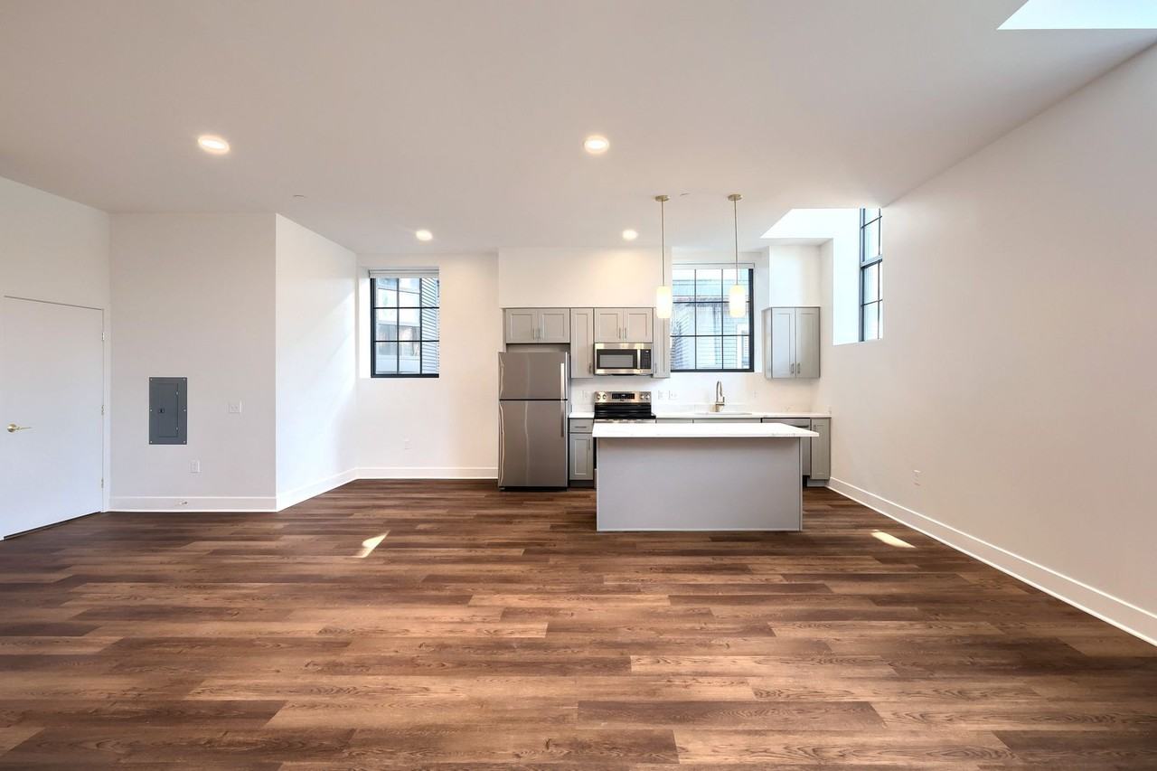 204 N George St #212 - Photo 3 of 14