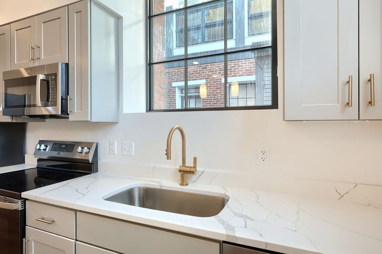 204 N George St #212 - Photo 5 of 14