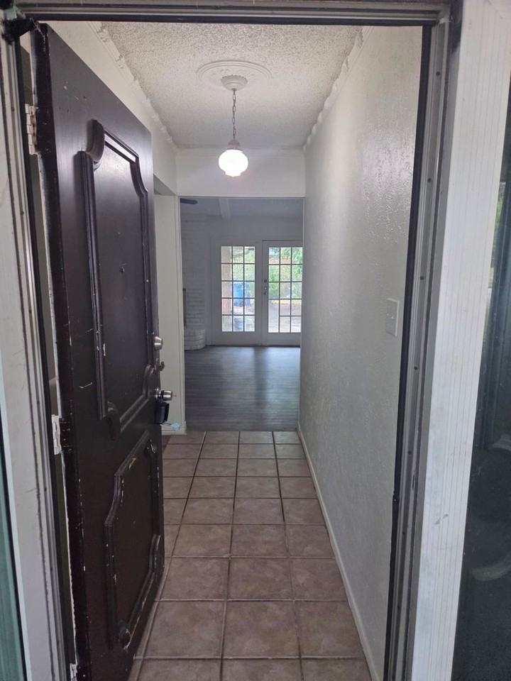 1314 Hanna Cir - Photo 5 of 19