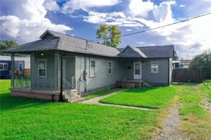 featured image of 168 9th St #1