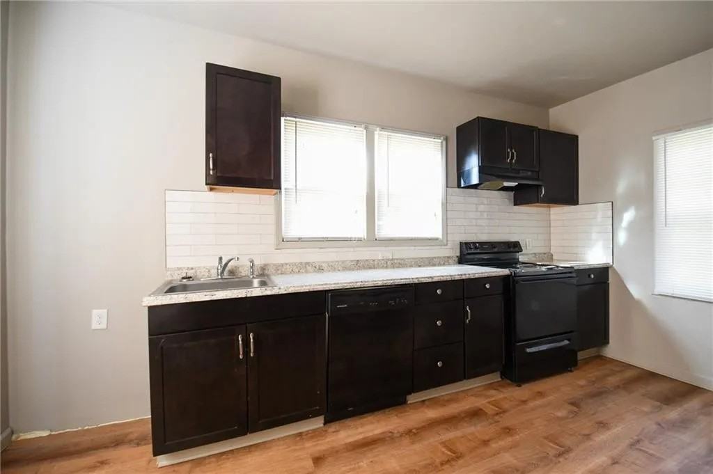 168 9th St #1 - Photo 4 of 10