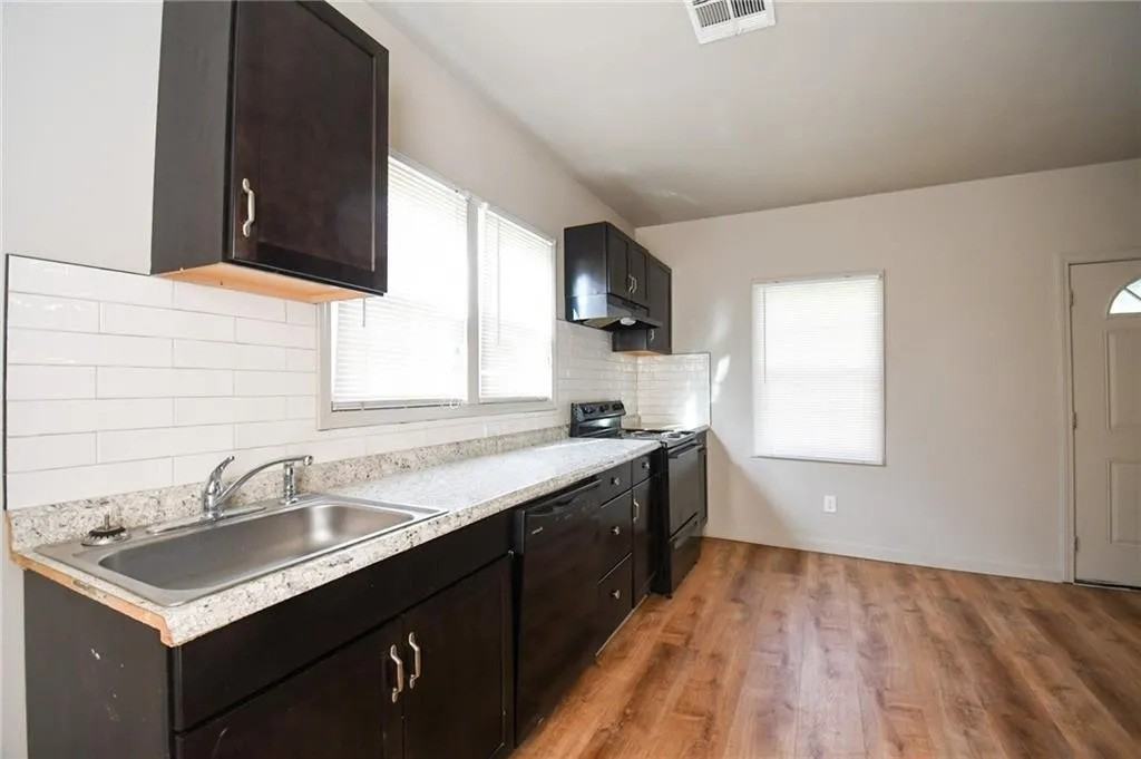 168 9th St #1 - Photo 6 of 10