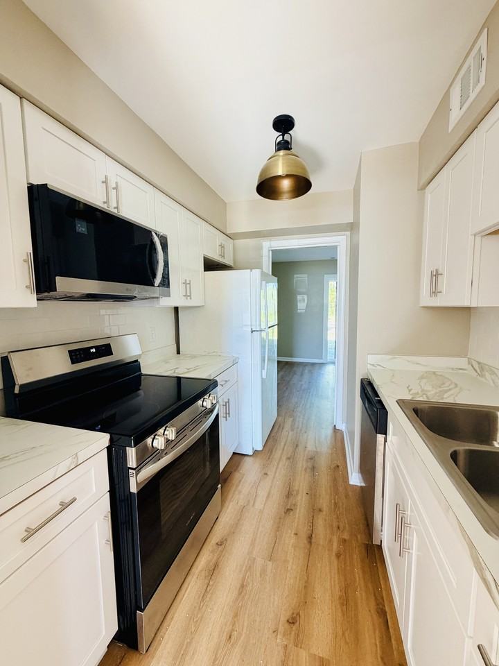 1 Almond Ct #1D - Photo 3 of 10