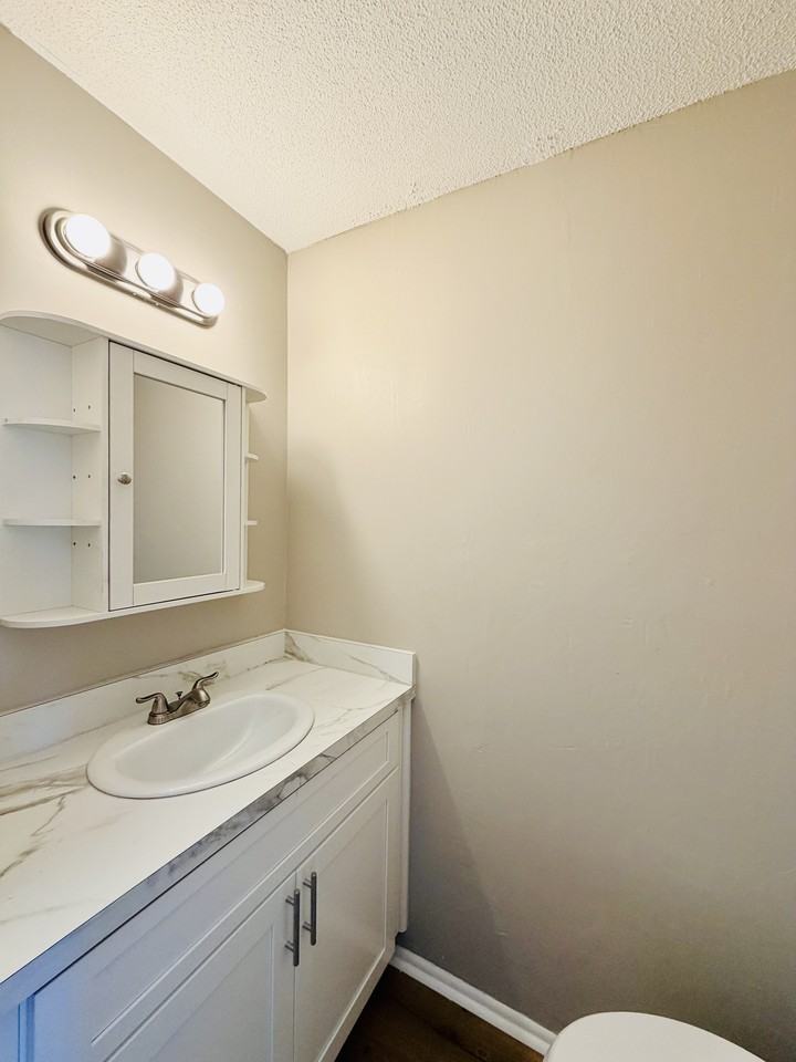 1 Almond Ct #1D - Photo 4 of 10