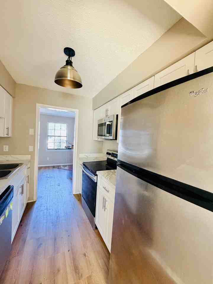 1 Almond Ct #1D - Photo 6 of 10