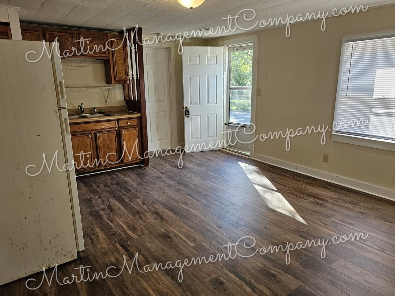 1415 E 3rd St #1 - Photo 3 of 9