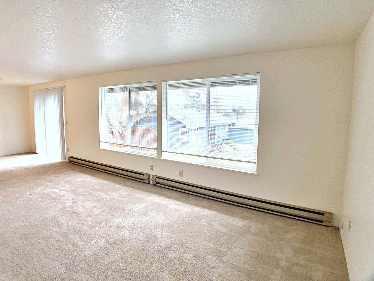 3942 / 3944 Southeast Monroe Street - 3942 #3942 - Photo 4 of 28