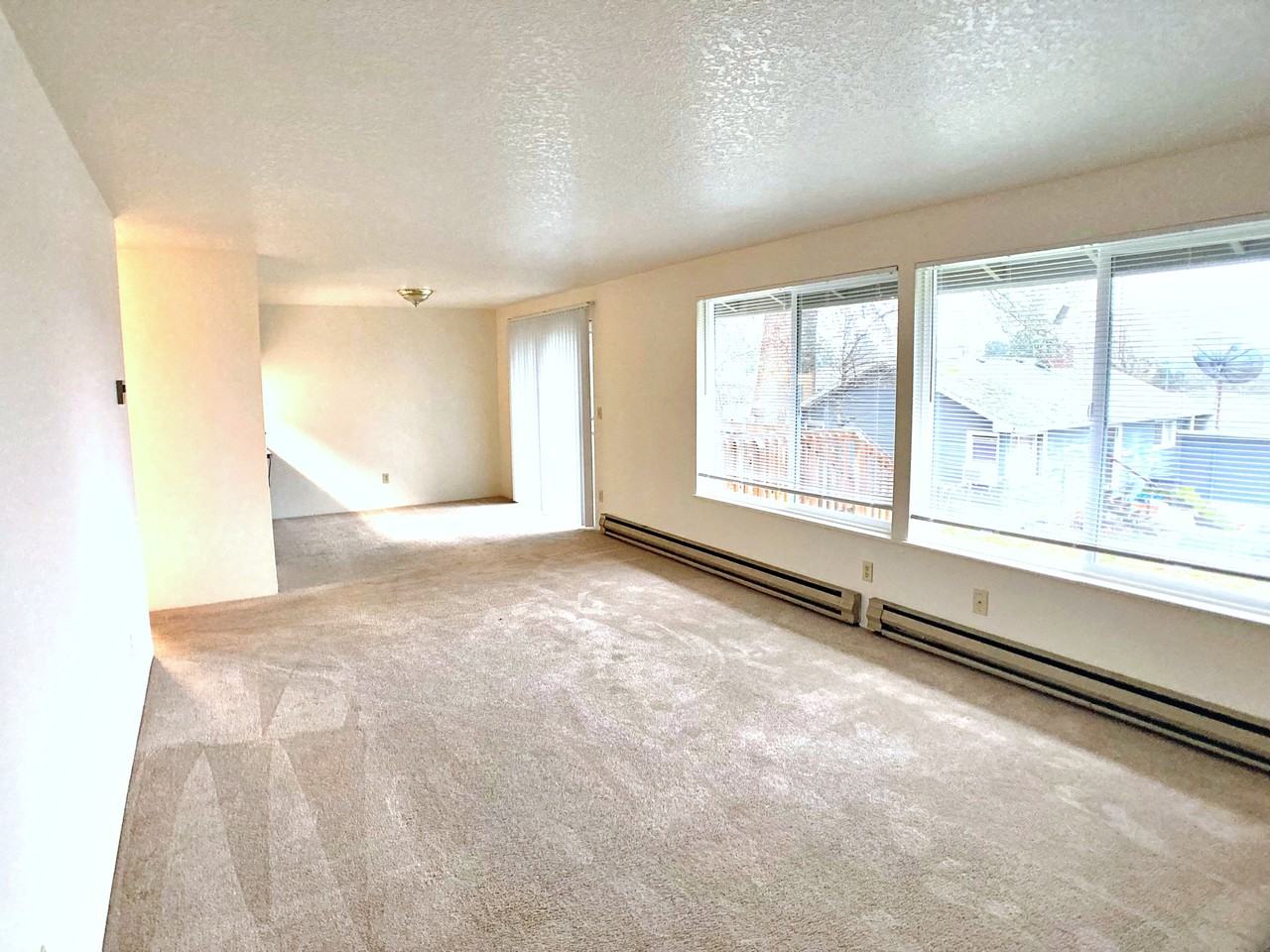3942 / 3944 Southeast Monroe Street - 3942 #3942 - Photo 5 of 28