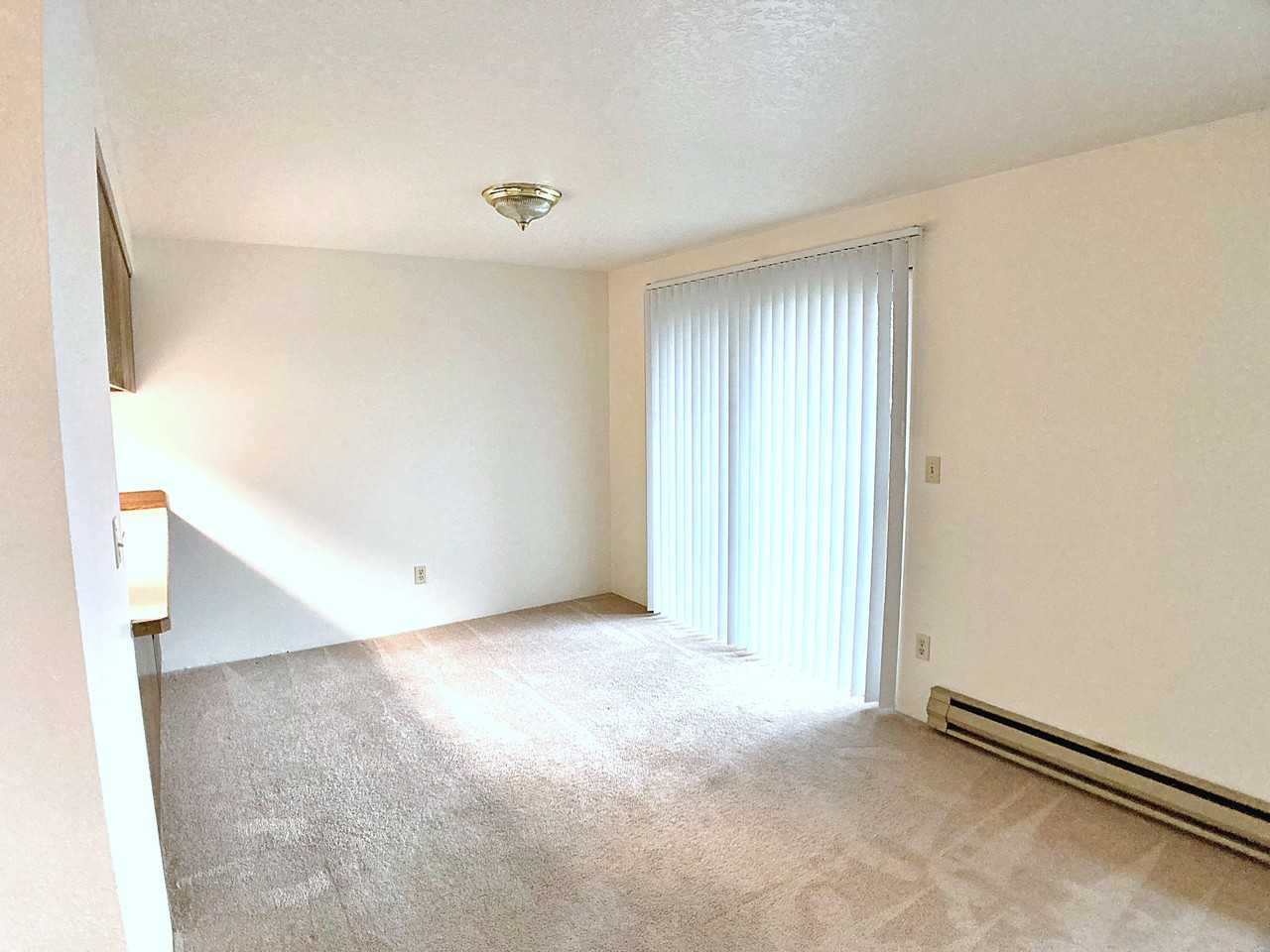 3942 / 3944 Southeast Monroe Street - 3942 #3942 - Photo 7 of 28