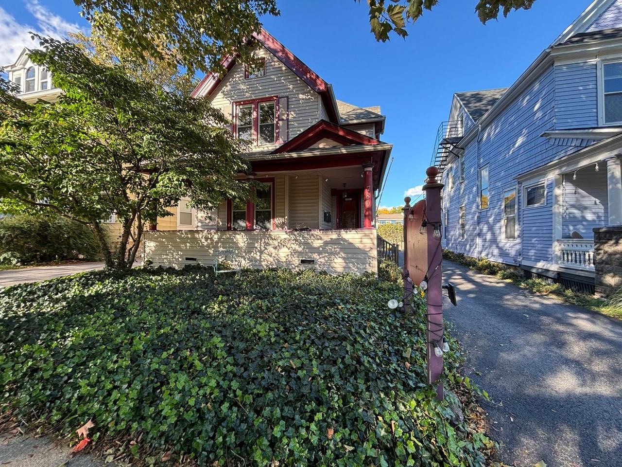 780 University Ave - Photo 4 of 22