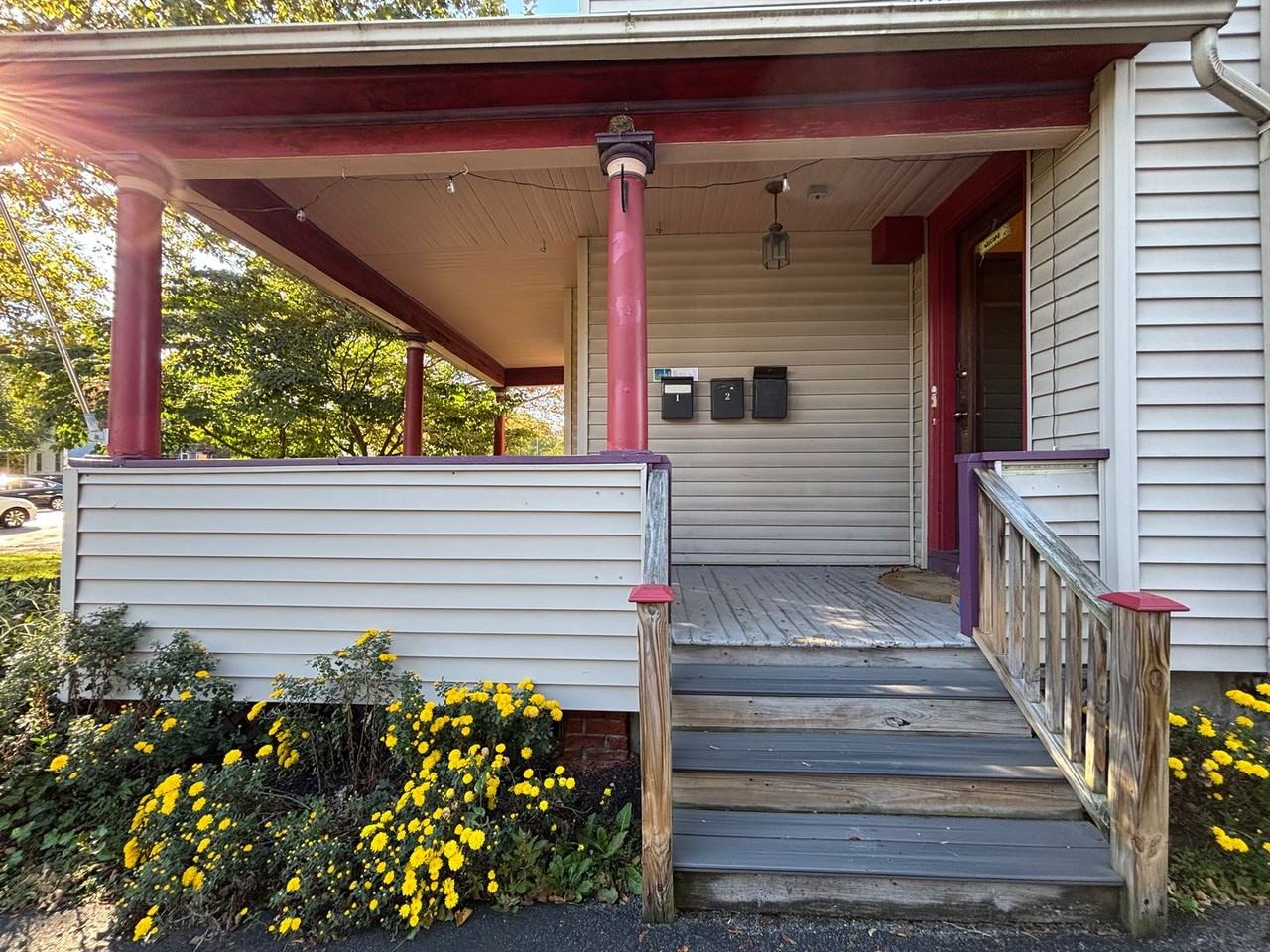 780 University Ave - Photo 6 of 22