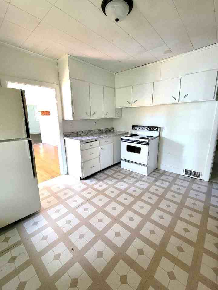 416 Callon St #1 - Photo 2 of 10