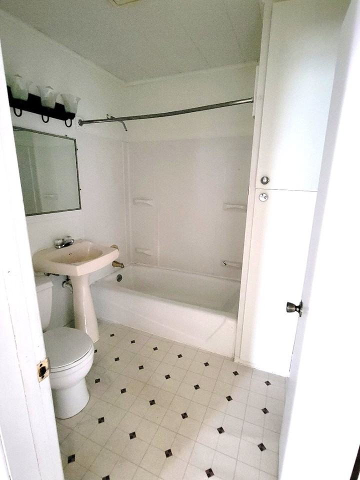 416 Callon St #1 - Photo 3 of 10