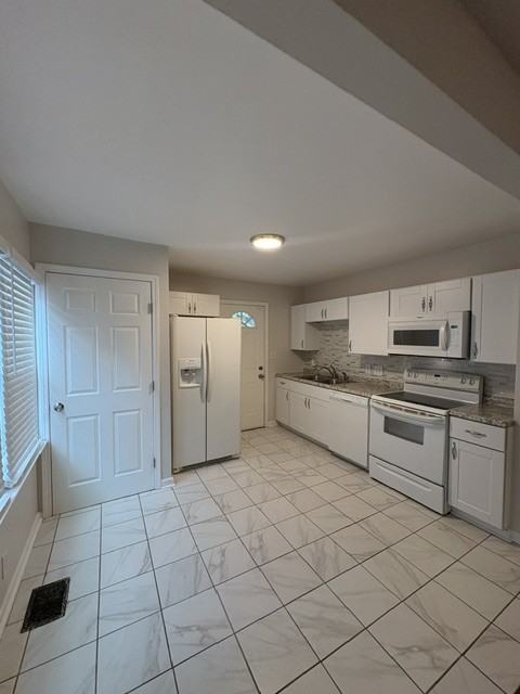 253 Upshaw St Sw #1 - Photo 4 of 10