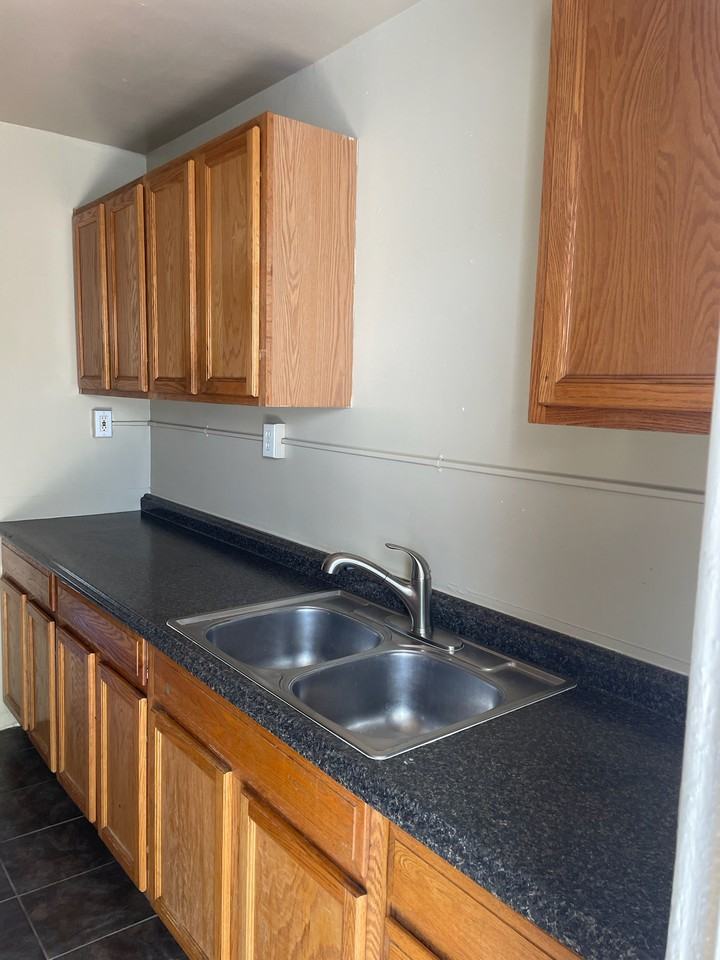 1222 W Roosevelt St #1222 - Photo 2 of 12
