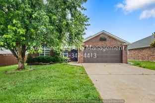 3703 Sw Surrey Ave - Photo 1 of 1