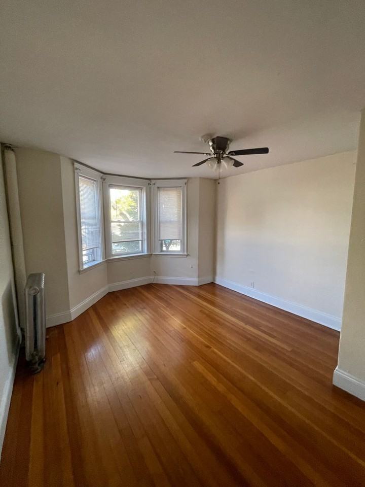 510 Cambridge St - Photo 2 of 11