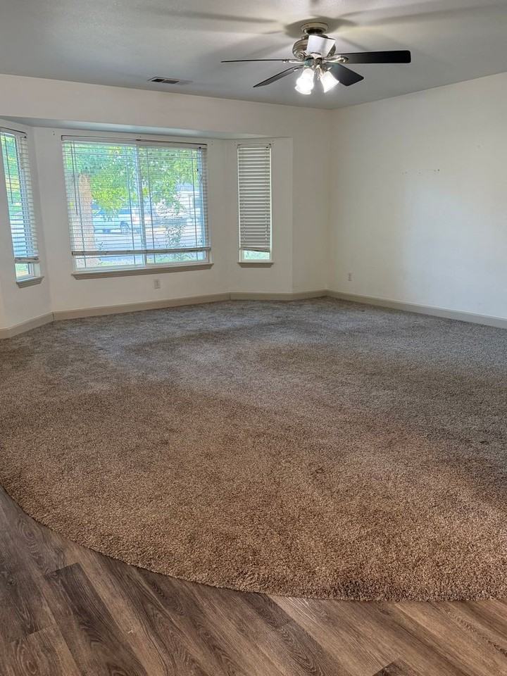 2922 Cobblestone Loop - Photo 2 of 16