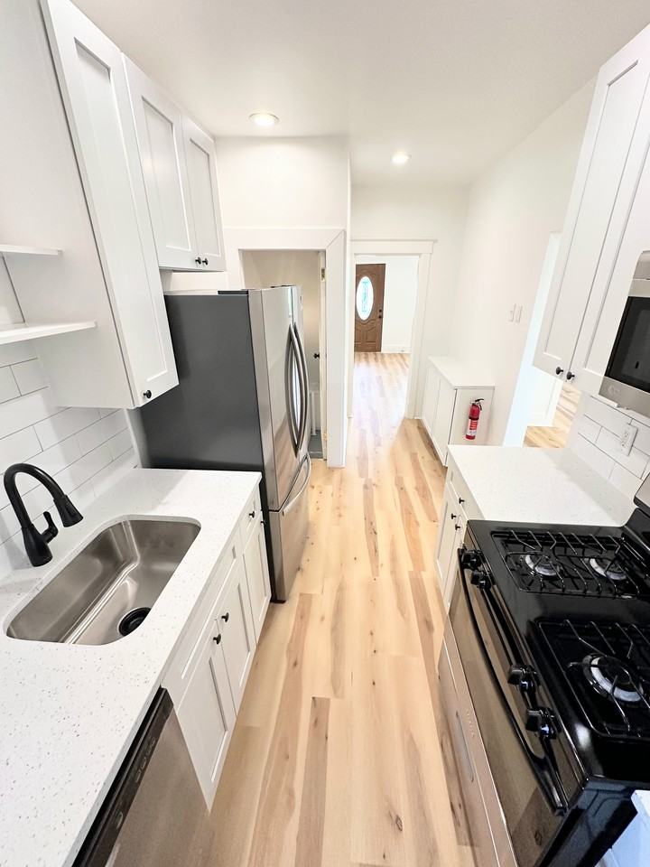 7423 Duquesne Ave #1 - Photo 5 of 33