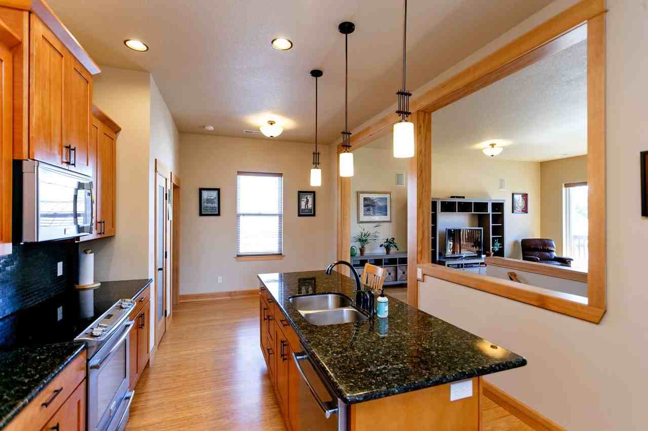 675 Larch Ct - Photo 3 of 14