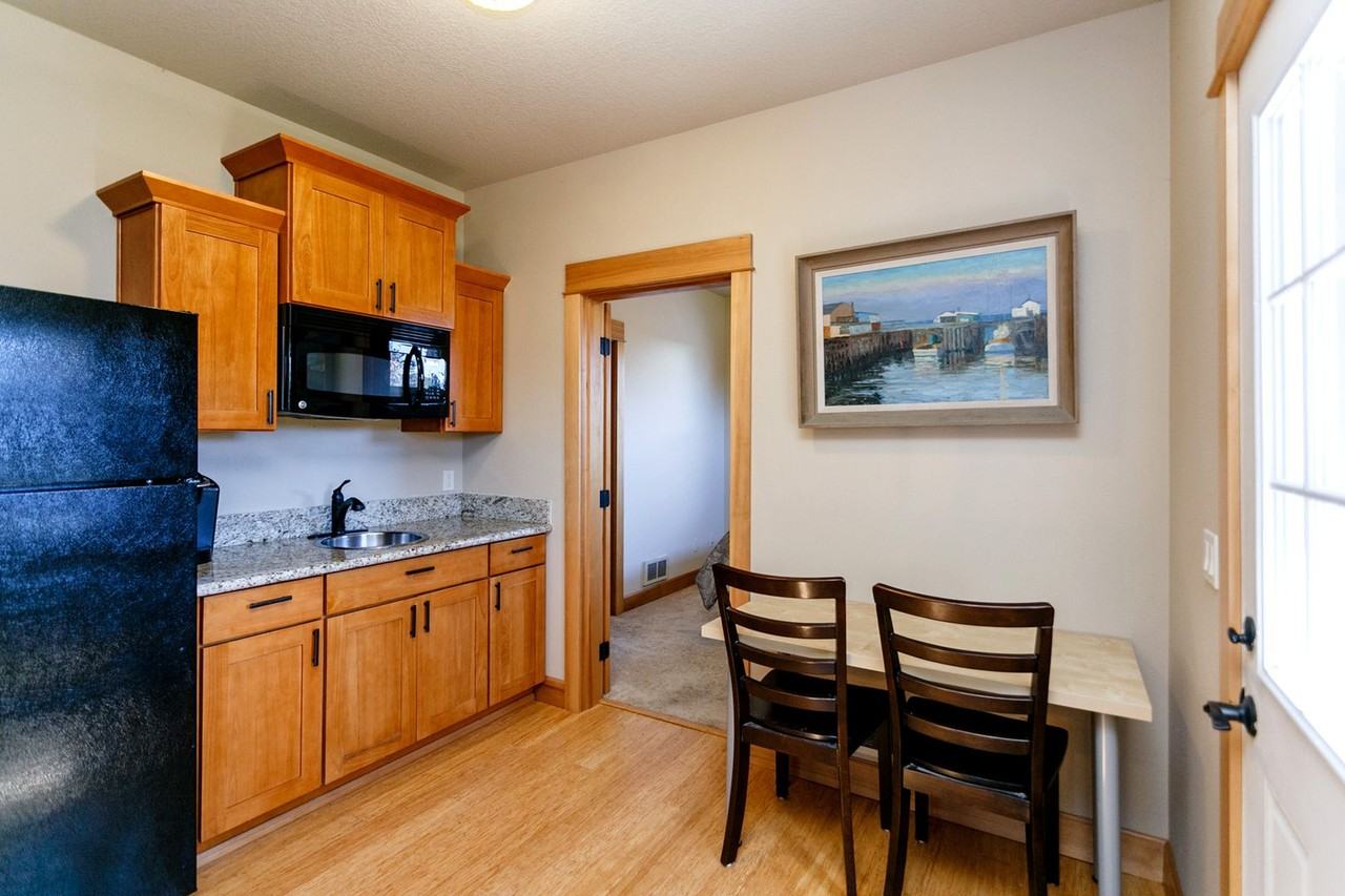 675 Larch Ct - Photo 5 of 14