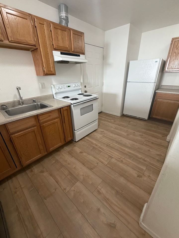 225 223/225 K St NE  - 225 K St NE - Photo 2 of 12