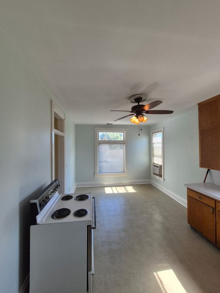 131 1/2 Elm St #131-5 - Photo 5 of 9