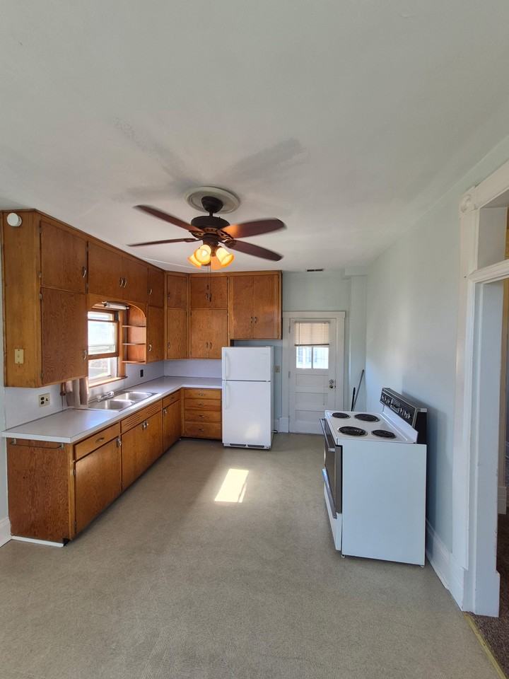 131 1/2 Elm St #131-5 - Photo 7 of 9