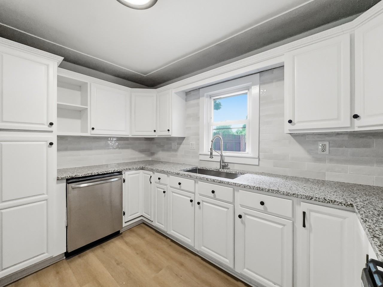 59 N Lynn Ave #1 - Photo 3 of 22