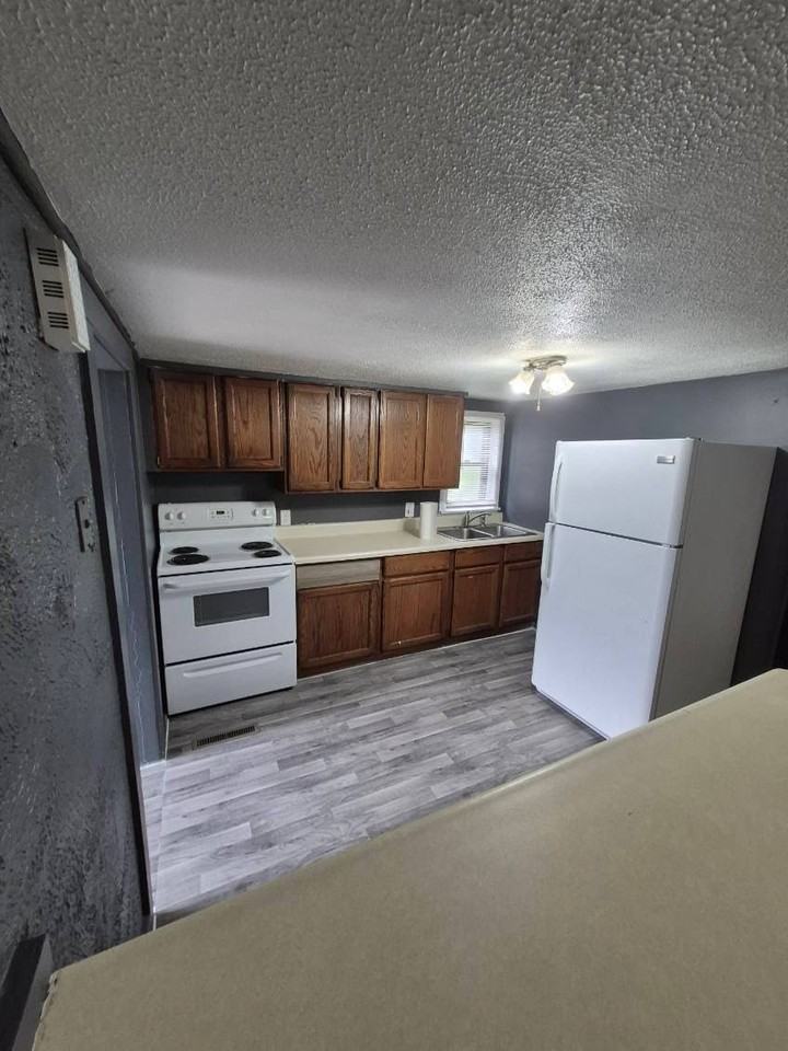 1740 S Blanchard St #1 - Photo 3 of 10