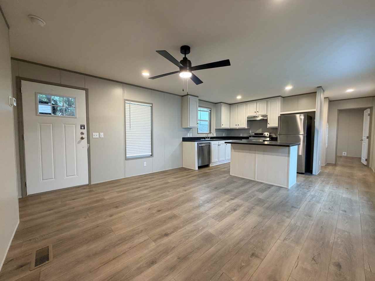 709 N Collins Fwy #124 - Photo 3 of 27