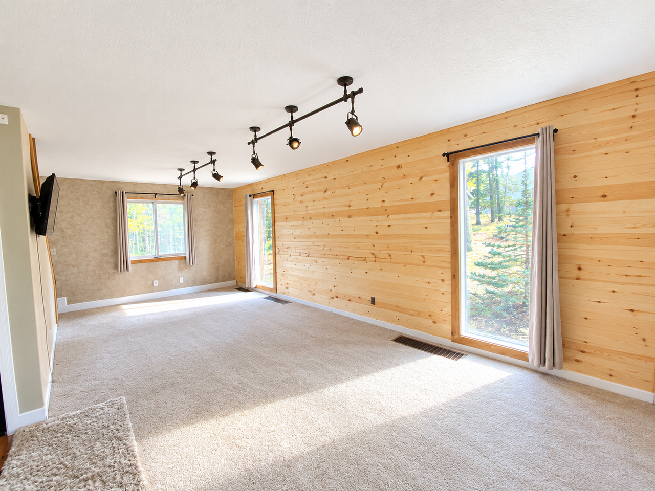 4076 Omer Ln - Photo 2 of 12