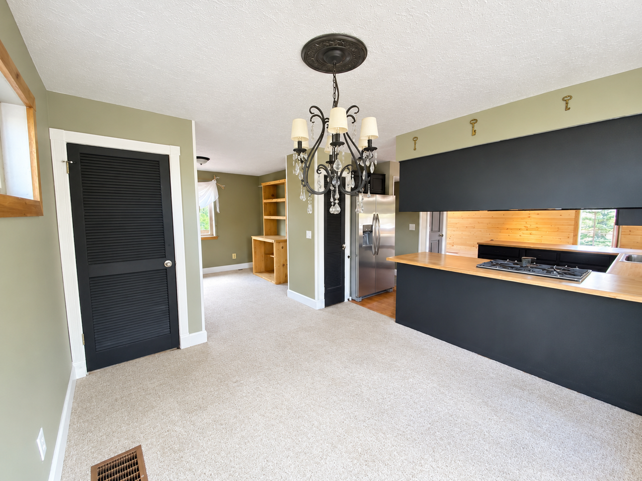 4076 Omer Ln - Photo 4 of 12