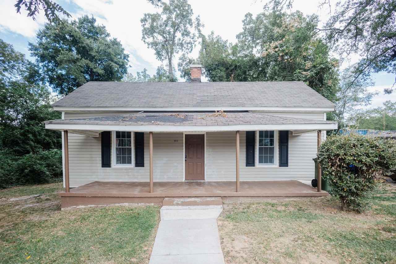 723 W Broad St - Photo 2 of 47