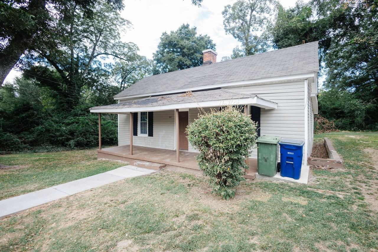723 W Broad St - Photo 3 of 47